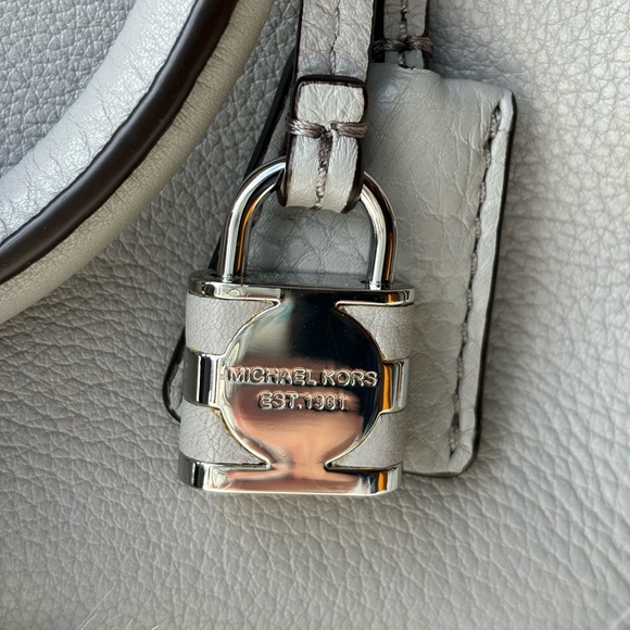 VINTAGE Michael Kors Camille Small Satchel Bag Purse in pearl grey - Picture 5 of 9